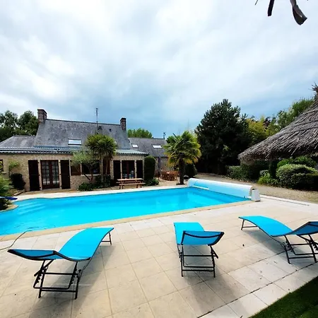 La Maison De Gouville, Avec Piscine Et Spa, Proche Holiday home