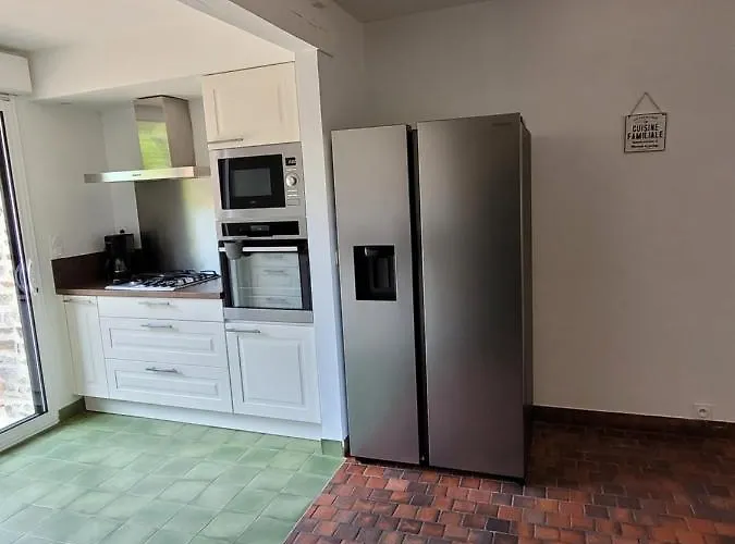 La Maison De Gouville, Avec Piscine Et Spa, Proche