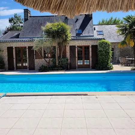 Maisons De Familles Beautiful Beachfront With A Pool וילה
