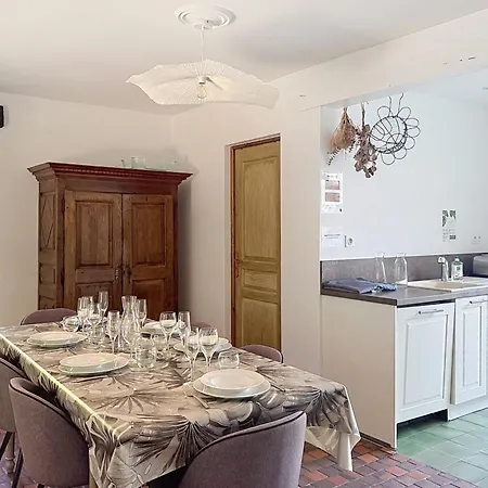 Maisons De Familles Beautiful Beachfront With A Pool Gouville-sur-Mer